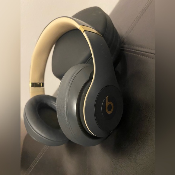 Beats Studio 3s.